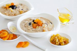 Porridge with fruits