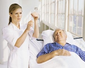 Медсестра делает укол